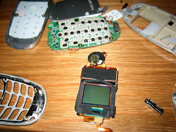 View of the PCB for the front of the clamshell, including the screen and speaker.